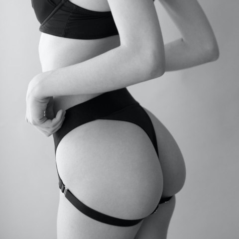 Czarne sexowne majtki push up strap-on uprząż S