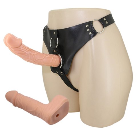 Strap-on na szelkach z dwoma żylastymi penisami